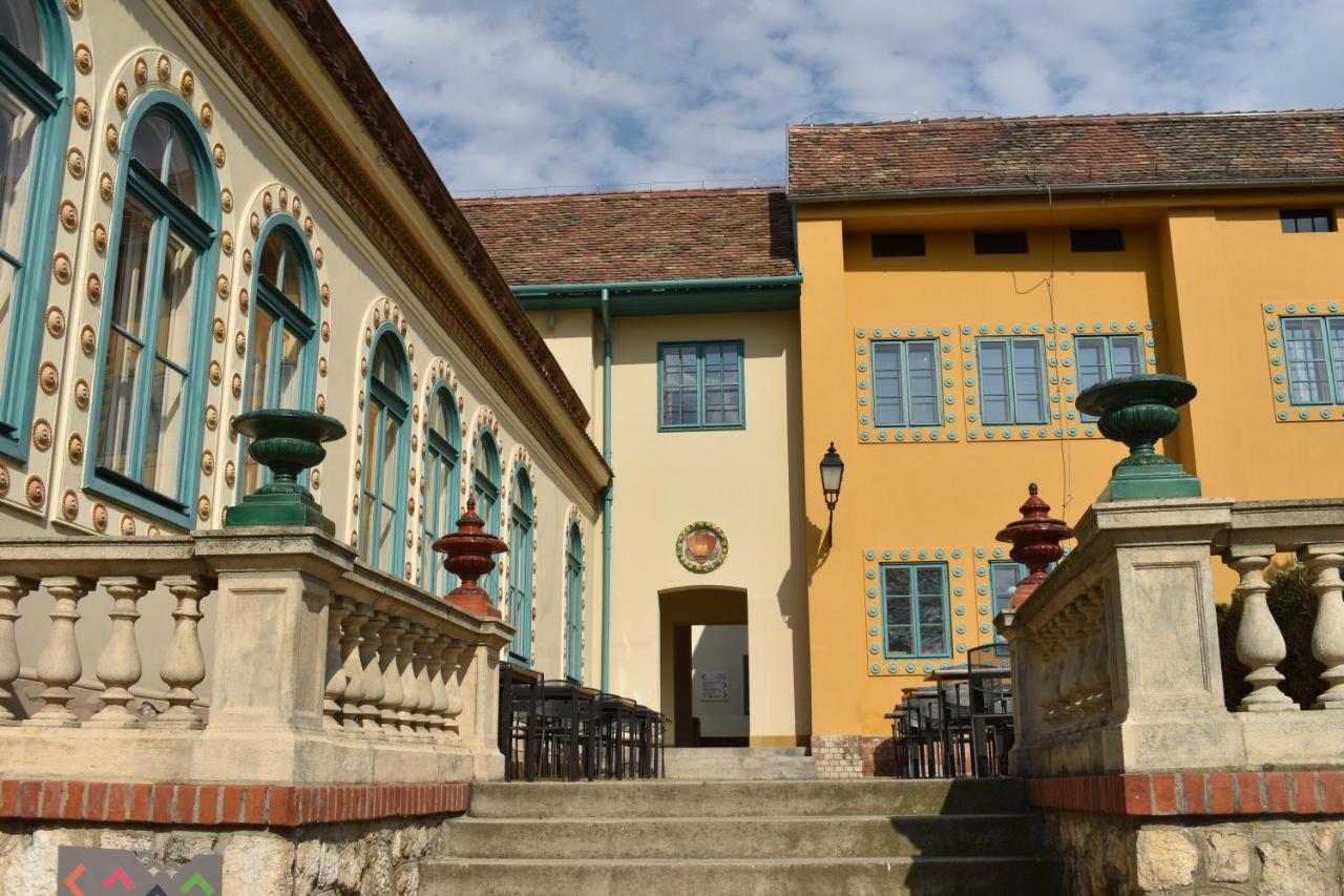 Zsolnay Negyed Vendeghaza Aparthotel Pecs Exterior photo